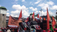 Demo 28 Agustus 2025: Ribuan Buruh Mulai Padati Gerbang DPR RI