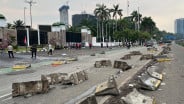 Demo Ricuh, Separator Busway di Depan Gedung DPR Tercecer