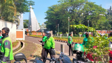 Affan Kurniawan Dimakamkan di TPU Karet Bivak Pagi Ini, Driver Ojol Mulai Berdatangan