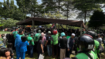 Pasukan TNI Denzipur Datang ke Pemakaman Affan Kurniawan di TPU Karet Bivak