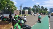 Sejumlah Massa Ojol Mulai Datangi Gedung DPR