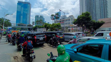 Pemakaman Affan Kurniawan Dihadiri Ribuan Ojol, Kondisi Lalu Lintas di TPU Karet Padat