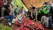 Kapolda dan Wakapolda Metro Jaya Ikut Tabur Bunga di Pemakaman Affan Kurniawan