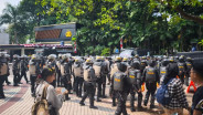 Demo Mahasiswa Hari Ini, Foto Persiapan Polisi dan ada Mobil Rantis Brimob