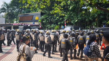 Demo Mahasiswa Hari Ini, Foto Persiapan Polisi dan ada Mobil Rantis Brimob