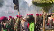 Kondisi Mako Brimob, Polisi Tembakan Gas Air Mata ke Demonstran Ojol dan Mahasiswa