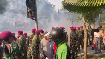 Kondisi Mako Brimob, Polisi Tembakan Gas Air Mata ke Demonstran Ojol dan Mahasiswa