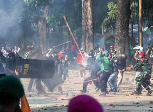 Suasana Bentrok Ojol dengan Brimob di Mako Brimob Kwitang Jakarta