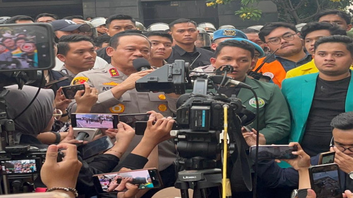 Kapolda Metro Temui Demonstran, Massa Aksi: Pembohong..Pembohong!