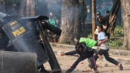 Headline Media Asing Setelah Demo Jakarta Berujung Rantis Brimob Lindas Ojol