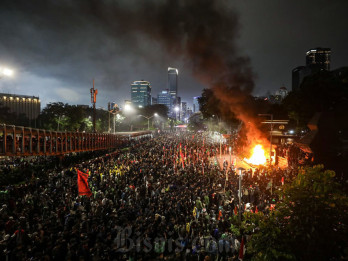 Massa Mundur dari Polda Metro Jaya Dihalau Water Canon dan Gas Air Mata