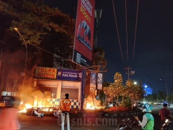 Demo Makassar 29 Agustus untuk Solidaritas Affan: Jalur Trans Sulawesi Lumpuh, Pos Polisi Dibakar