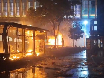 Massa Bakar Halte Transjakarta Polda Metro, MRT Jakarta Setop Layanan