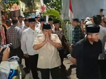Prabowo Melayat ke Rumah Duka, Peluk Orang Tua Affan Kurniawan