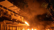 Kantor DPRD Makassar Dibakar Massa, 10 Mobil Hangus