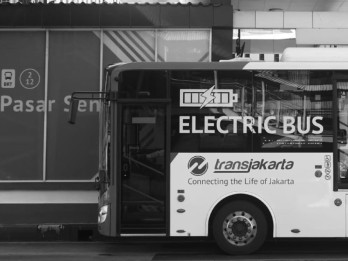 Transjakarta Buka Suara Usai Massa Bakar Dua Halte Strategis