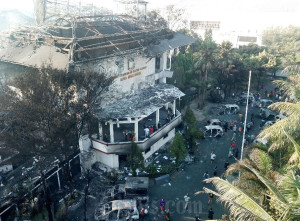 Kantor DPRD Makassar Ludes Dibakar Massa