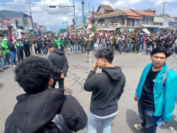 Massa Blokade Jalur Pantura Cirebon, Tuntut Keadilan untuk Ojol Tewas Dilindas Rantis