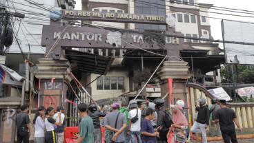 Kondisi Terkini Polres Jakarta Timur Yang Dibakar Massa