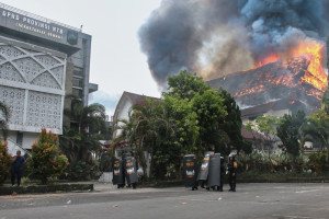 Gedung DPRD NTB Terbakar