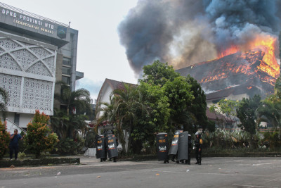 Gedung DPRD NTB Terbakar