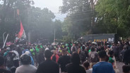 Demo Gaji DPR, Bali Mulai Rusuh dan Mobil Polisi Dibakar