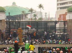 Protes Kenaikan Tunjangan DPR