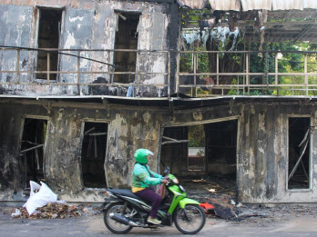 Gedung Negara Grahadi Surabaya Terbakar, Terdengar Ledakan Petasan Sebelum Api Berkobar