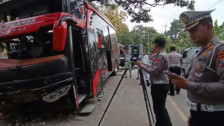 Kecelakaan Bus di Probolinggo, Khofifah Minta Seluruh Armada Bus Pariwisata Diinspeksi