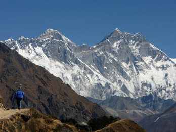 Rekor! Pria Ini Berseluncur dari Puncak Gunung Everest Tanpa Tabung Oksigen