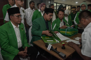 PPP Kubu Agus Suparmanto Serahkan SK ke Kementerian Hukum