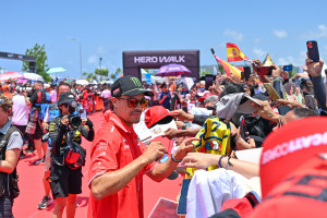 Antusias Penonton Meriahkan MotoGP Hero Walk 2025 di Mandalika