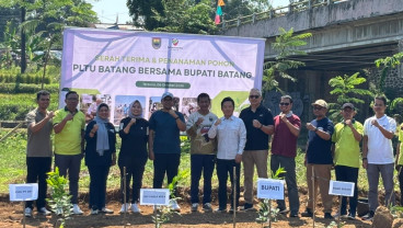Bhimasena Power Serahkan Ratusan Bibit Pohon demi Hijaukan Batang