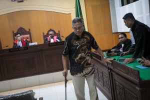 Mantan Bupati Lombok Barat Divonis 6 Tahun Penjara