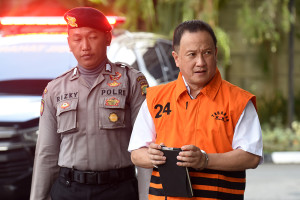 Pemeriksaan Perdana Menas Erwin Djohansyah