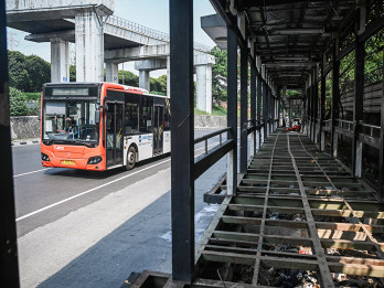Halte Bus TransJakarta Terbengkalai di Cawang Jakarta