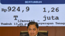 Airlangga Targetkan Penyaluran KUR Rp300,7 Triliun pada 2025, Ini Penerima yang Dibidik
