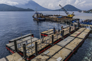 Proyek Rehabilitasi Dermaga Pelabuhan Semut di Ternate