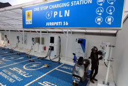 Titan Project Delays Test Mining Downstream Ambitions