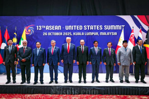 Donald Trump dan Prabowo Saling Memuji Saat Bertemu di KTT ke-47 Asean
