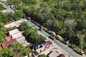 Antrean Pengisian Solar Bersubsidi di Aceh