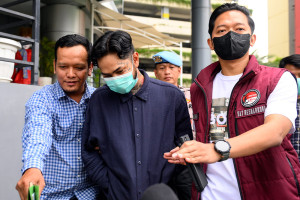 Artis Leonardo Arya atau Onad menjalani pemeriksaan kesehatan di Mapolres Metro Jakarta Barat