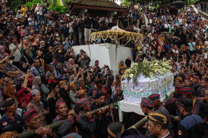 Pemakaman Raja Keraton Kasunanan Surakarta Paku Buwana XIII