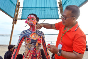 Seniman Tampilkan Body Painting di Sanur Village Festival 2025