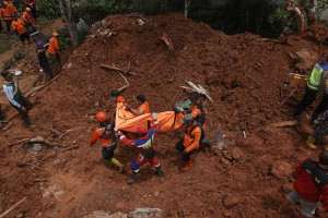Tim SAR Gabungan Evakuasi Korban Longsor Majenang