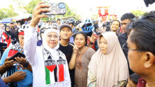 Khofifah Lepas Gowes 1.000 Km, Sampaikan Pesan Damai untuk Palestina