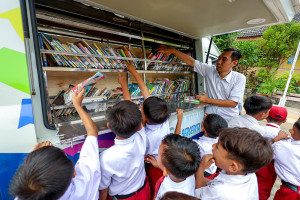 Layanan Perpustakaan Keliling Dorong Minat Baca Siswa di Tuban