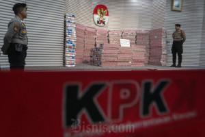 KPK Pamerkan Rp300 Miliar Uang Rampasan Kasus Investasi Fiktif PT Taspen