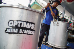 Bantuan Makanan Pengungsi Erupsi Gunung Semeru