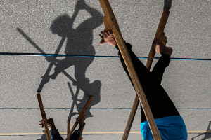 Lomba permainan tradisional egrang